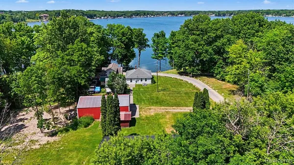 $449,000 | 3931 South Shore Drive, Lapeer, MI 48446