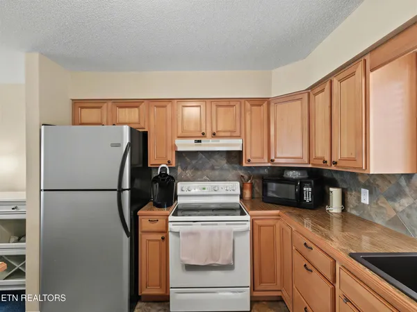 $599,900 | 700 Shanghai Landing Lane, Unit 8, La Follette, TN 37766
