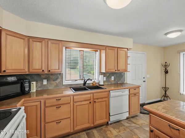 $599,900 | 700 Shanghai Landing Lane, Unit 8, La Follette, TN 37766