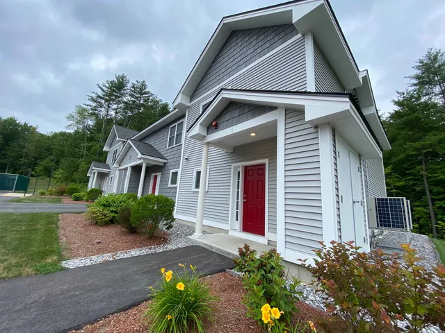 $3,089 | 37 East Ridge Drive, Unit 3, Milford, NH 03055