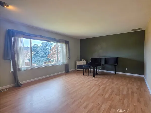 $360,000 | 748 Meadowlark Lane, Yreka, CA 96097