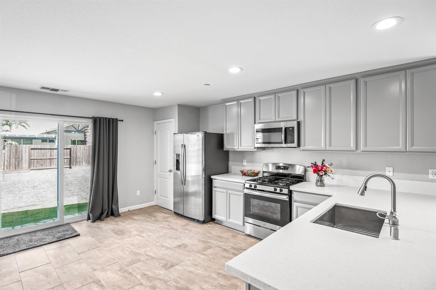 1393 Meadow Ranch Street Plumas Lake, CA 95961 - Photo 11 of 36