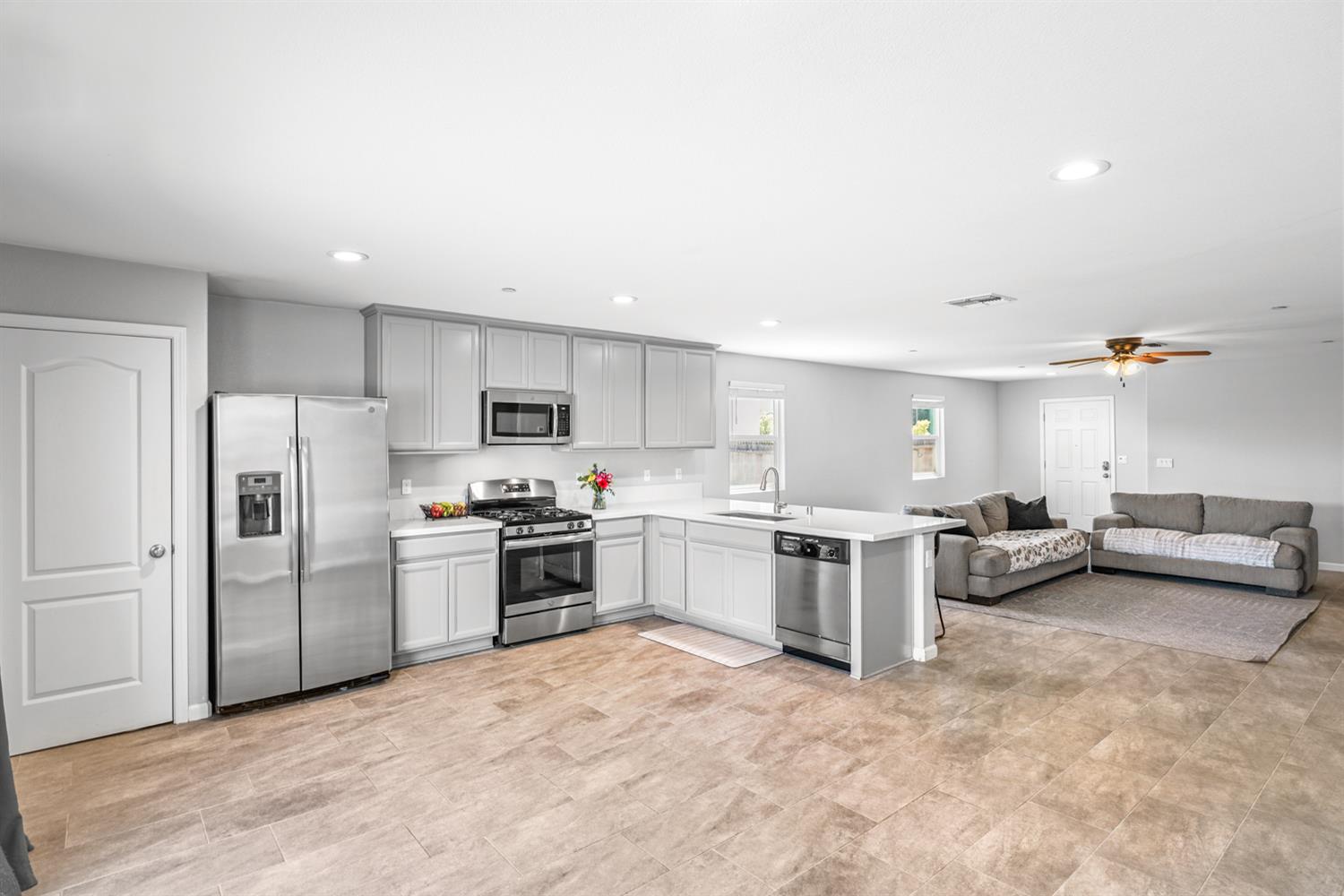 1393 Meadow Ranch Street Plumas Lake, CA 95961 - Photo 9 of 36