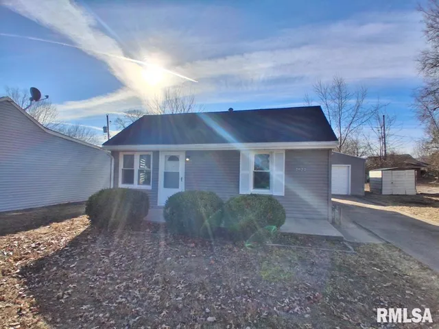 $1,199 | 2022 West Richwoods Boulevard, Peoria, IL 61604