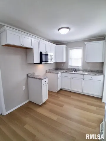 $1,199 | 2022 West Richwoods Boulevard, Peoria, IL 61604