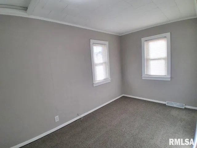 $1,199 | 2022 West Richwoods Boulevard, Peoria, IL 61604