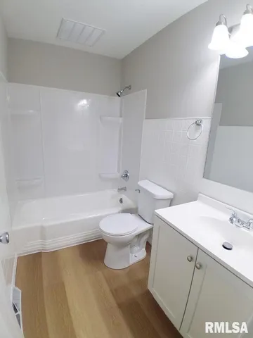 $1,199 | 2022 West Richwoods Boulevard, Peoria, IL 61604