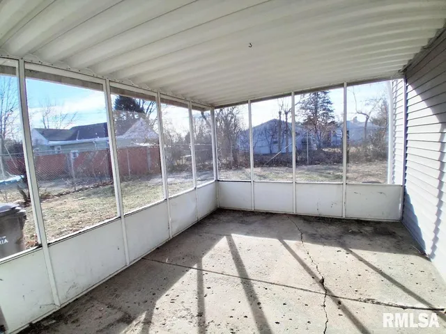 $1,199 | 2022 West Richwoods Boulevard, Peoria, IL 61604