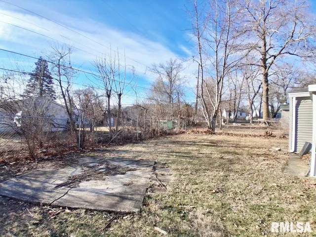 $1,199 | 2022 West Richwoods Boulevard, Peoria, IL 61604