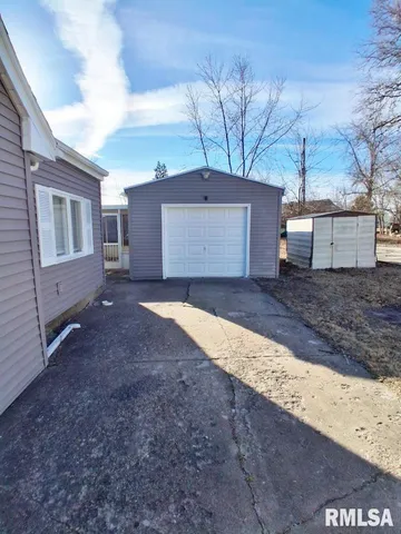 $1,199 | 2022 West Richwoods Boulevard, Peoria, IL 61604