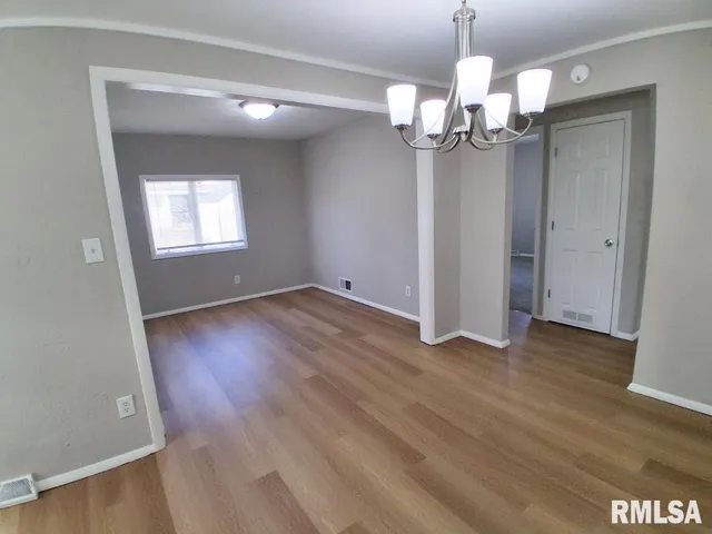 $1,199 | 2022 West Richwoods Boulevard, Peoria, IL 61604