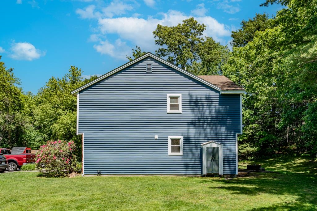 111 Stonegate Lane Derry, NH 03038 - Photo 22 of 25
