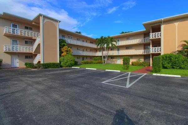 $1,600 | 2721 Garden Drive North, Unit 202, Lake Worth, FL 33461