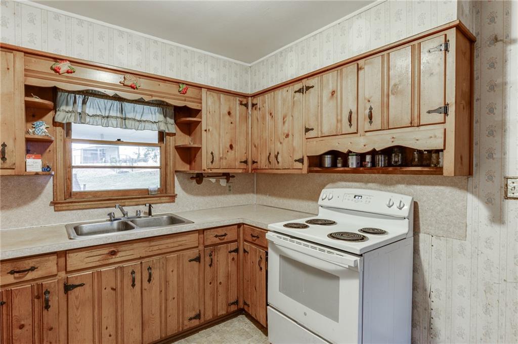 406 Thunder Road Buford, GA 30518 - Photo 13 of 44