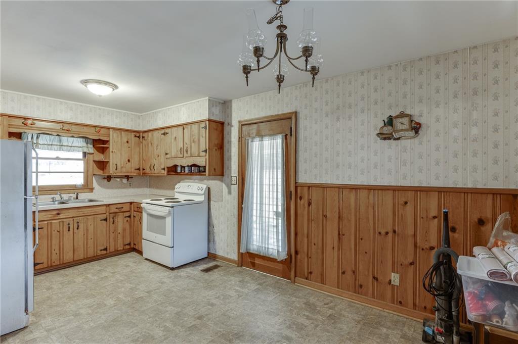 406 Thunder Road Buford, GA 30518 - Photo 9 of 44