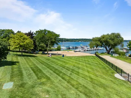 $825,000 | 860 Trails End Drive, Fontana, WI 53125