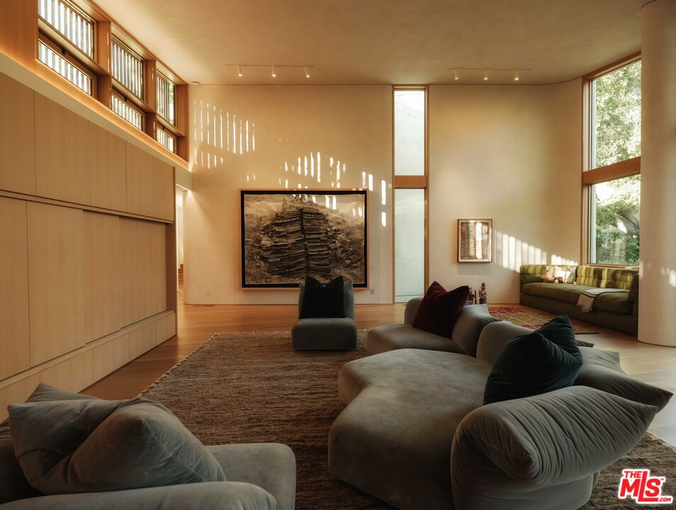 800 Brooktree Road Pacific Palisades, CA 90272 - Photo 16 of 27