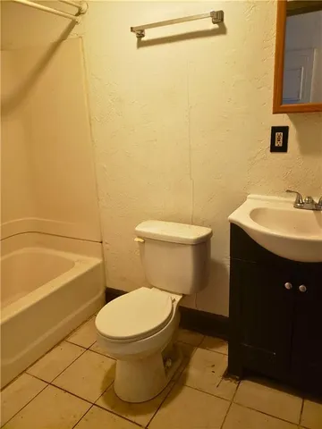 $750 | 1 Camp Avenue, Unit 3, Braddock, PA 15104