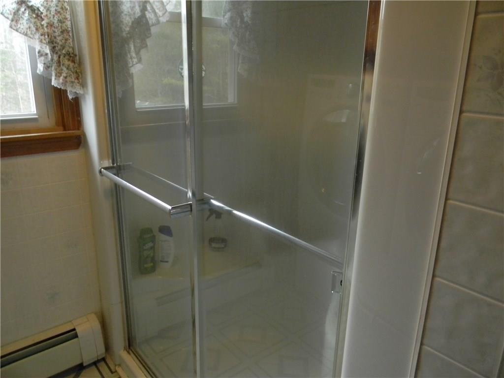 144 Waldoboro Road Washington, ME 04574 - Photo 15 of 35 SHOWER TUB