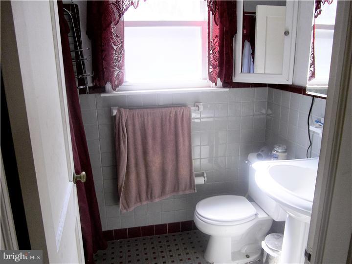 156 Schuyler Road Springfield, PA 19064 - Photo 11 of 14 Bathroom