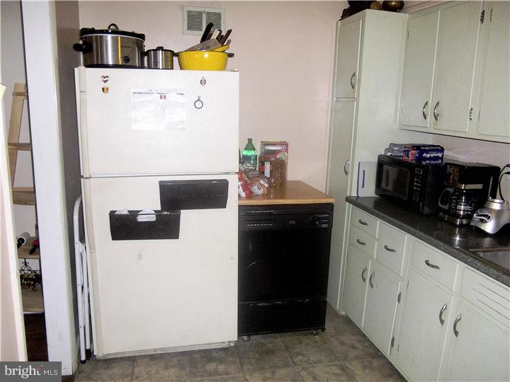 156 Schuyler Road Springfield, PA 19064 - Photo 7 of 14 Kitchen