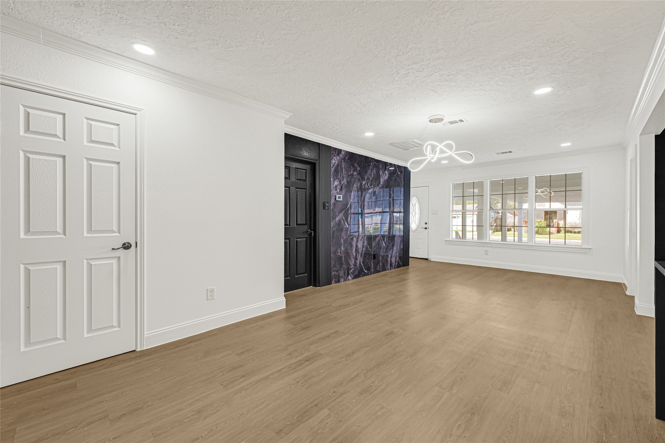 513 Main Street Pasadena, TX 77506 - Photo 22 of 35 a view of an empty room with a window