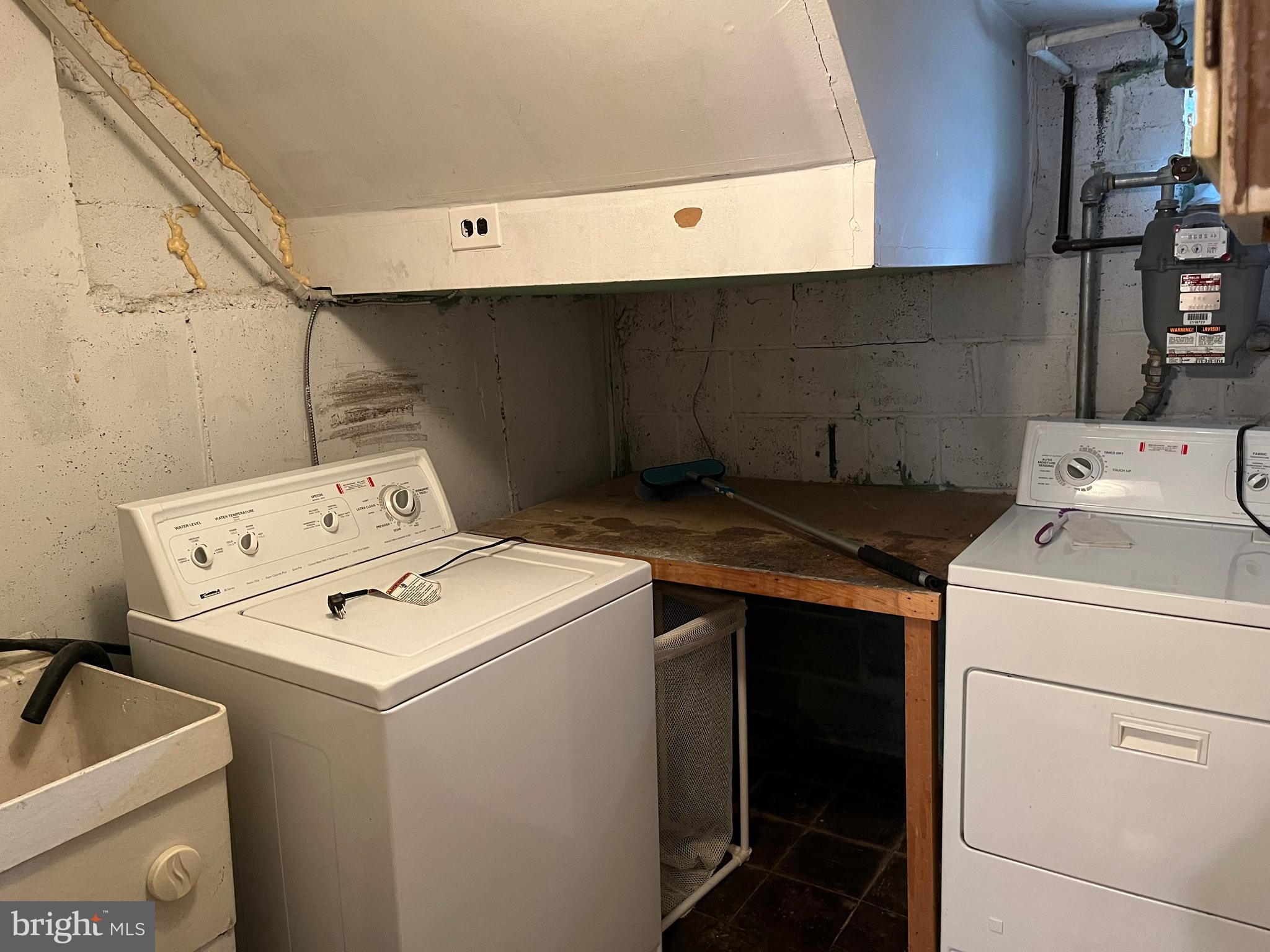3584 Dows Road Philadelphia, PA 19154 - Photo 24 of 49 Laundry Room