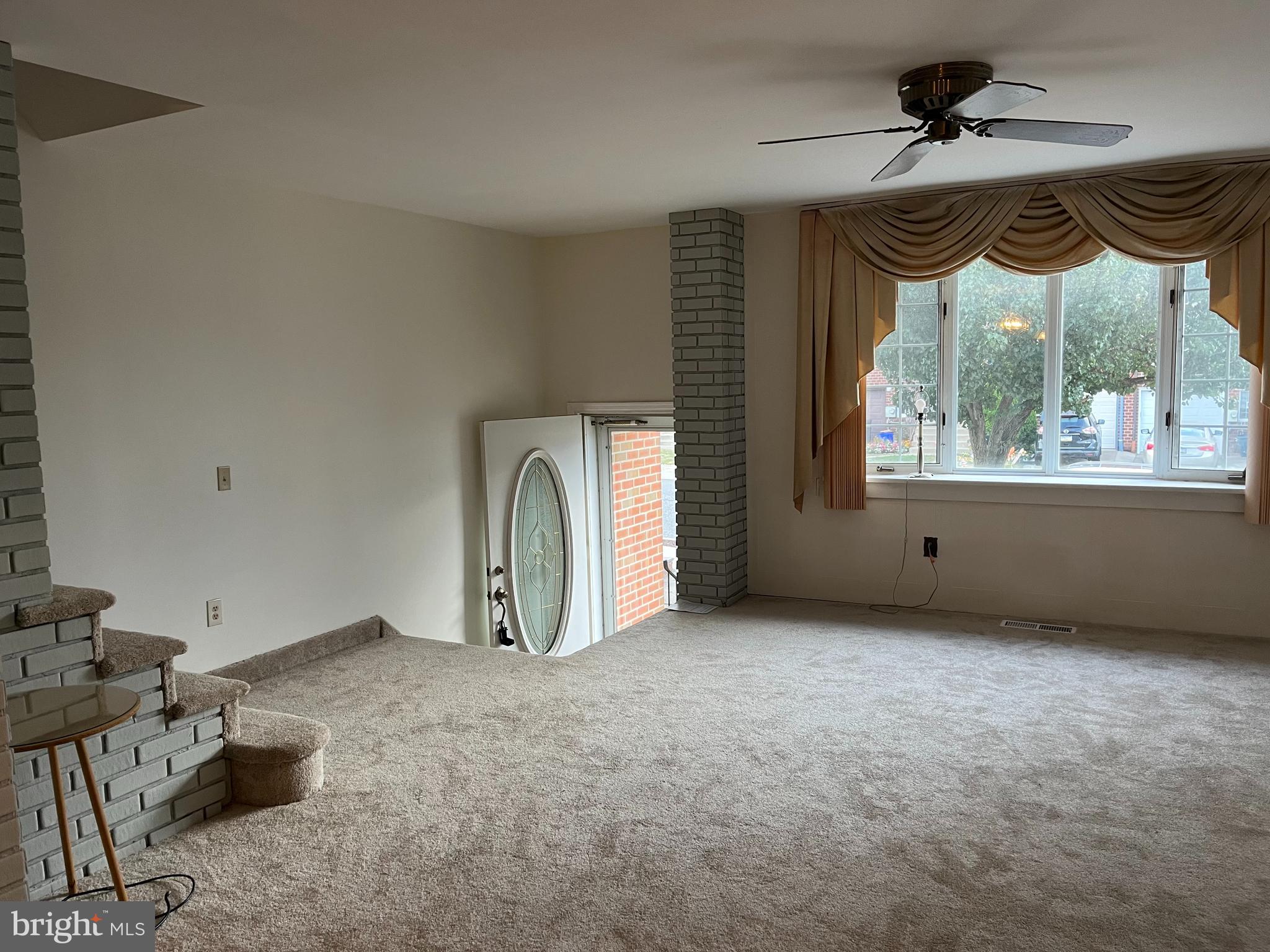 3584 Dows Road Philadelphia, PA 19154 - Photo 37 of 49 Living Room
