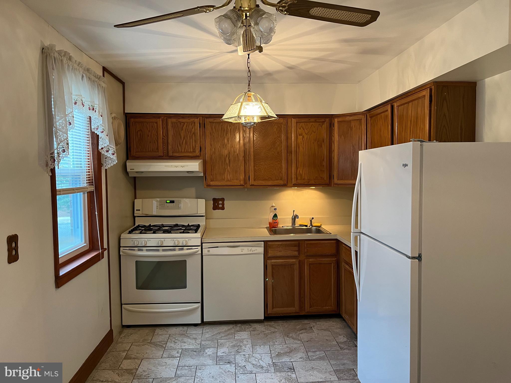 3584 Dows Road Philadelphia, PA 19154 - Photo 6 of 49 Kitchen