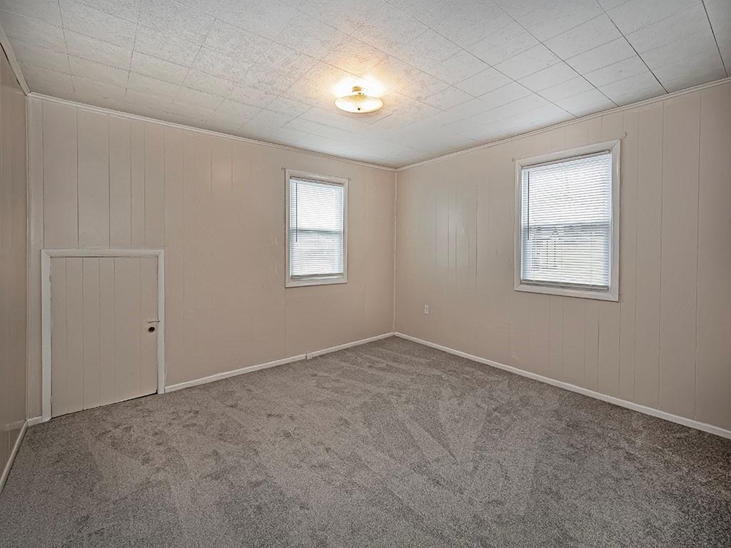 424 2nd Avenue Cadogan, PA 16212 - Photo 19 of 25 an empty room with windows and closet