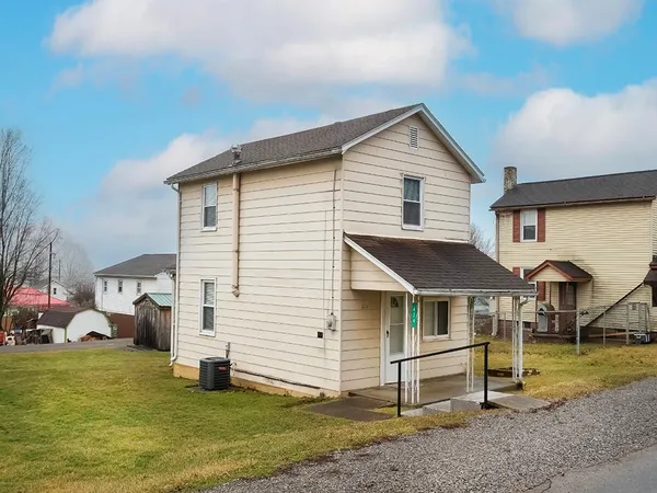 a view of a house with a yard