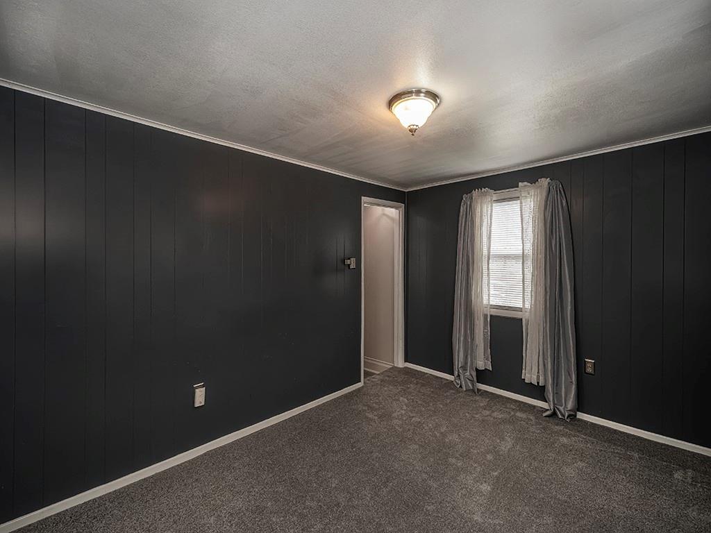 424 2nd Avenue Cadogan, PA 16212 - Photo 21 of 25 an empty room with windows and closet