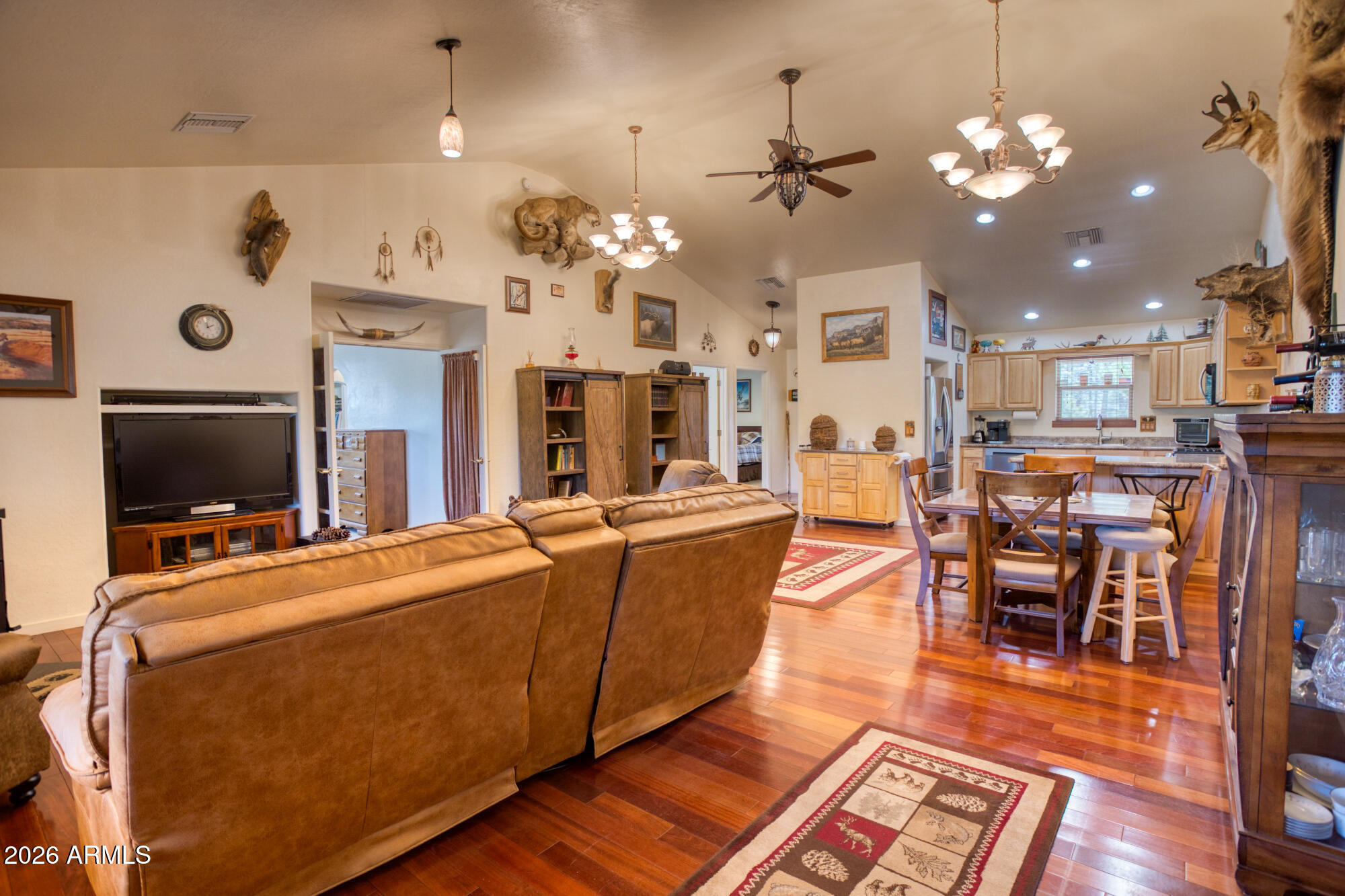 507 North Skylane Road Pinetop, AZ 85935 - Photo 5 of 52 Greatroom Entry