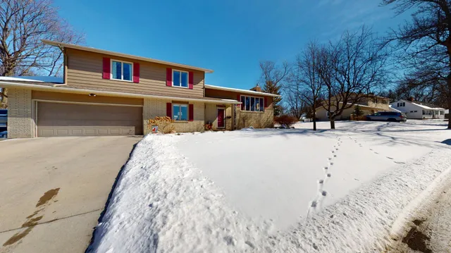 $323,900 | 319 Garden Road, Albert Lea, MN 56007