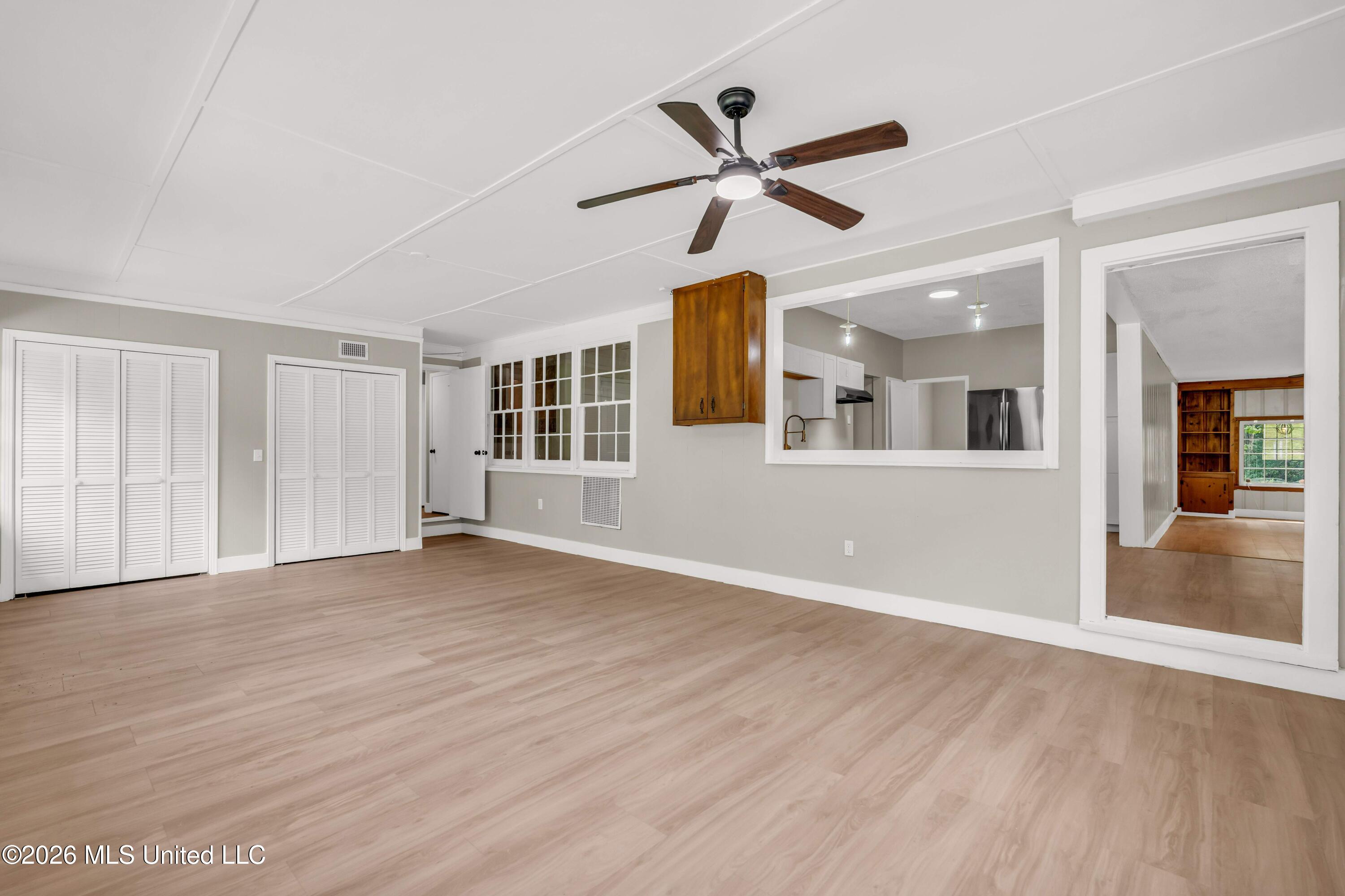 634 Ridge Road Columbus, MS 39705 - Photo 12 of 37 634 Family Room 1