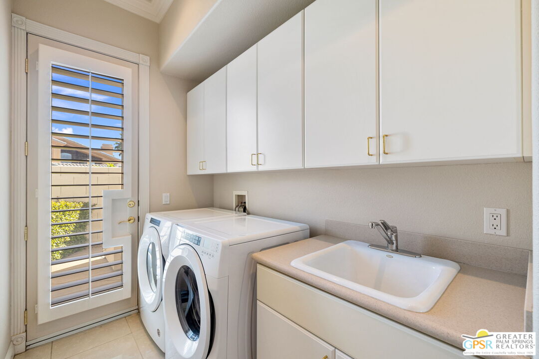 51 Killian Way Rancho Mirage, CA 92270 - Photo 46 of 71 a utility room with dryer and washer