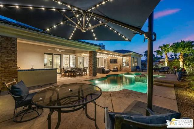 a view of a swimming pool with seating space