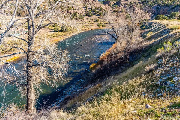 a view of a houses with a yard