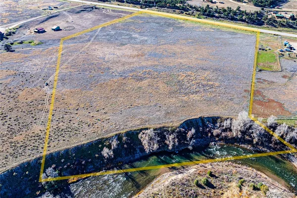 a view of a yard with an outdoor space