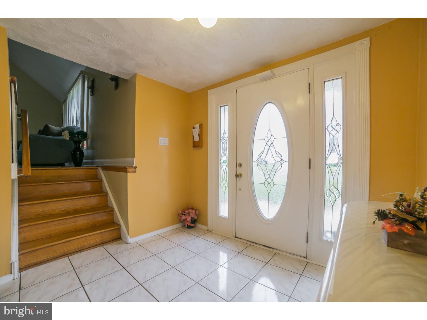 687 Mueller Road Warminster, PA 18974 - Photo 2 of 25 Gallery Image 2