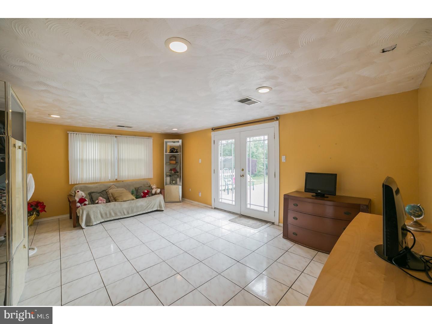 687 Mueller Road Warminster, PA 18974 - Photo 12 of 25 Gallery Image 12