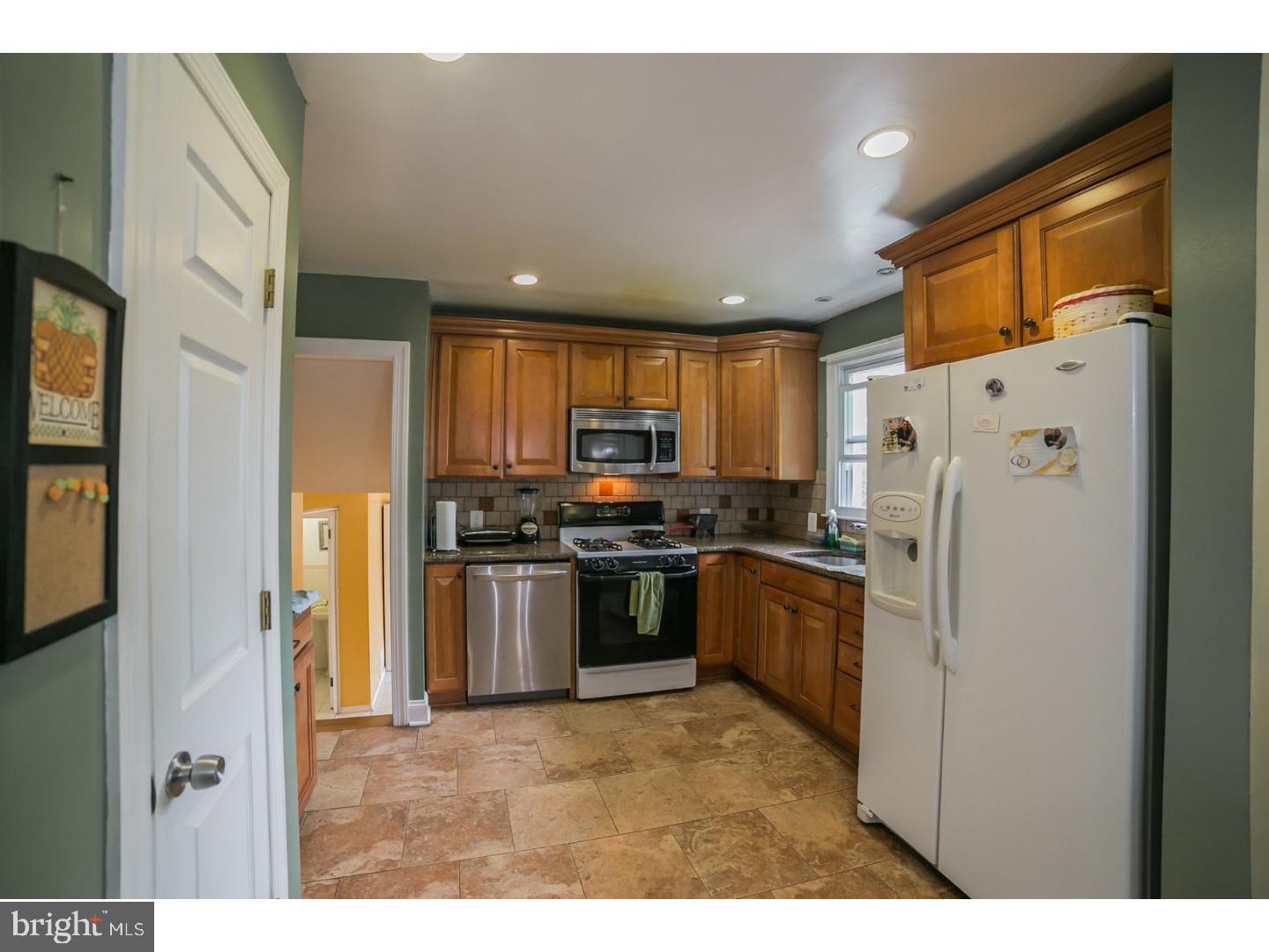 687 Mueller Road Warminster, PA 18974 - Photo 8 of 25 Gallery Image 8
