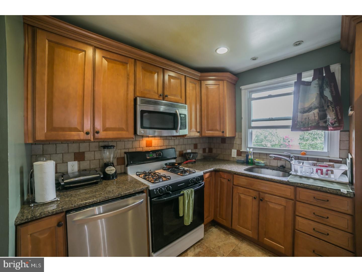 687 Mueller Road Warminster, PA 18974 - Photo 9 of 25 Gallery Image 9