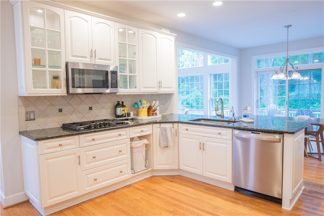 52 Meadow Cove Road Pittsford, NY 14534 - Photo 12 of 49