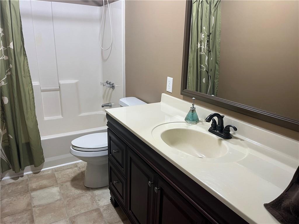 1429 Thyatira Brockton Road Jefferson, GA 30549 - Photo 25 of 46 a bathroom with a sink a toilet and tub