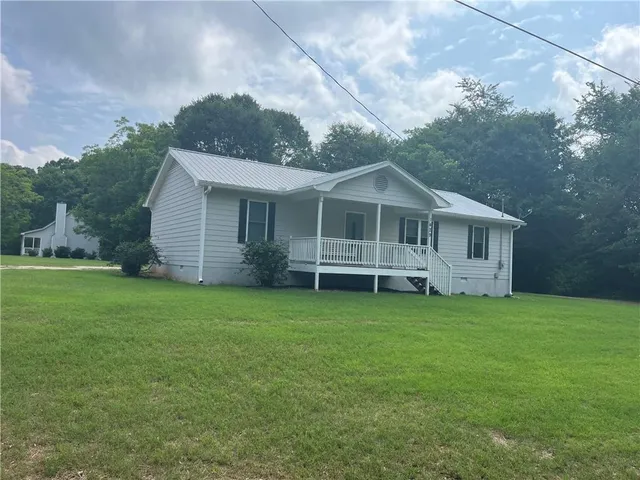 a view of a house with a backyard