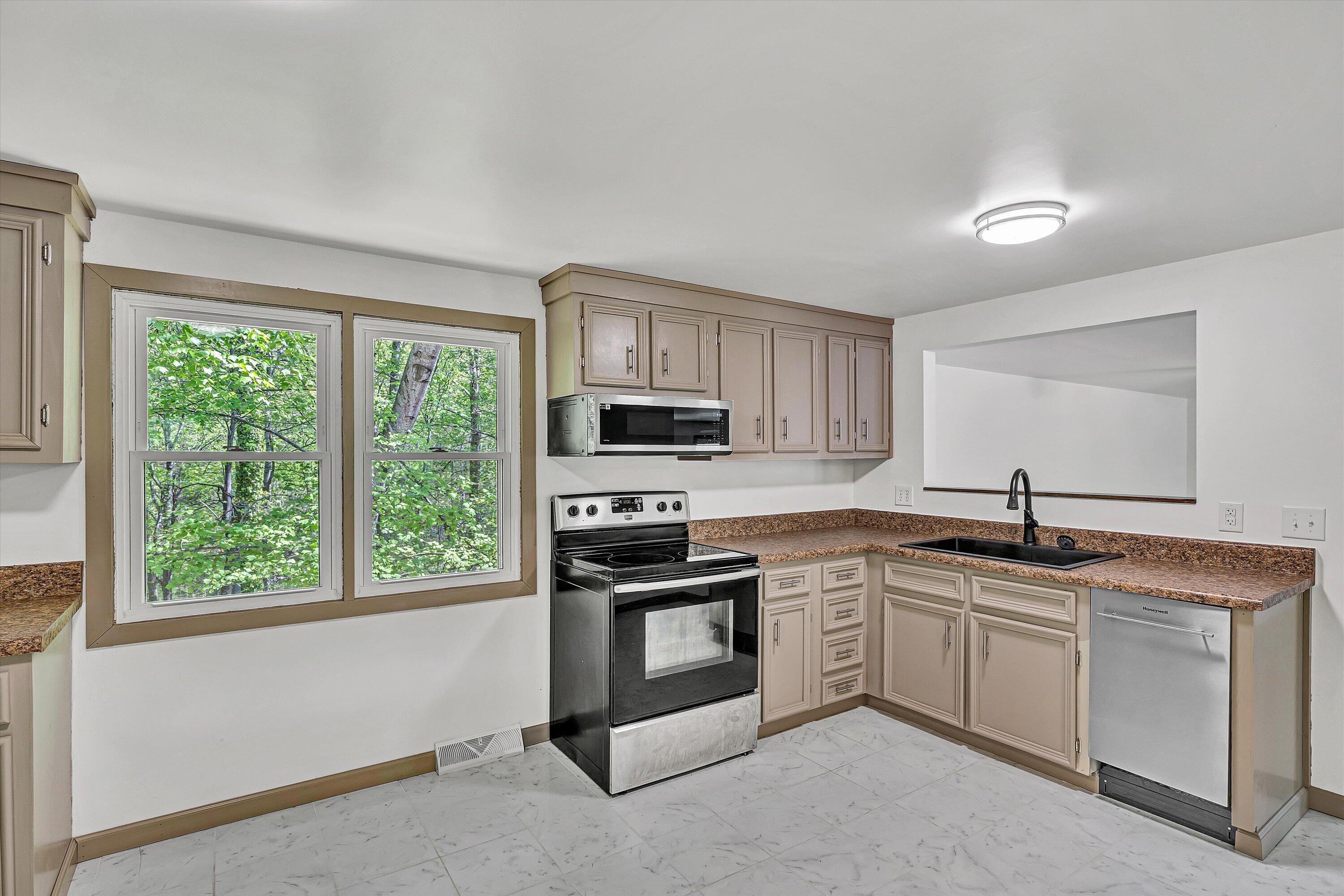 402 Harmony Road Boones Mill, VA 24065 - Photo 12 of 36 10-SGP-03256