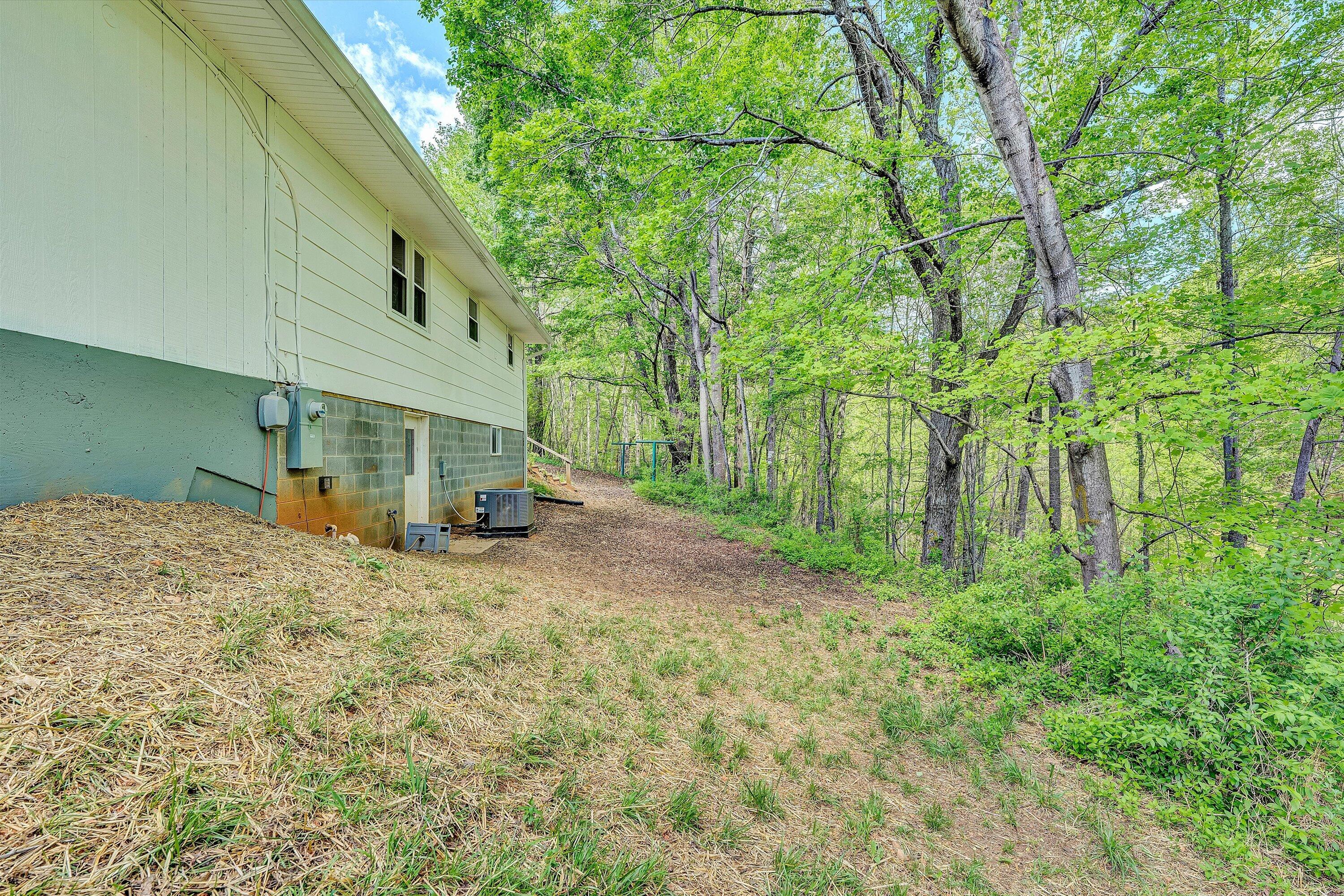 402 Harmony Road Boones Mill, VA 24065 - Photo 29 of 36 29-SGP-03313