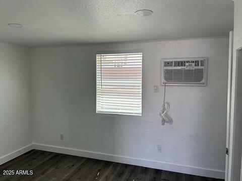 8910-8912 North 3rd Street Phoenix, AZ 85020 - Photo 17 of 37 a small space with a window