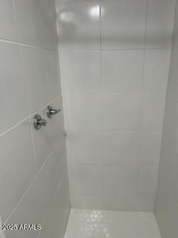 8910-8912 North 3rd Street Phoenix, AZ 85020 - Photo 23 of 37 a bathroom with a shower